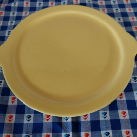 Oude puddingvorm geel met schotel hartjes ø23,5*8,4 cm