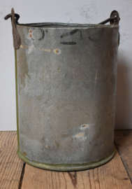 Iron bucket bomb tekst Varios ø17,5*23 cm
