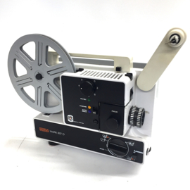 Nr.8900 --Eumig Mark 607 D film projector voor Super 8 en dubbel 8 mm films zonder geluid, halogeenlamp, 120m.spoelen , Projectie snelheid: 3, 6, 9, 12, 18 fps, heeft service beurt gehad en werkt goed