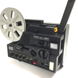 Nr.8845 --Super 8 -- prachtige Chinon 9500 voor super 8 films zowel magnetisch als optisch geluid,  met een sterke halogeenlamp 15v-150W, lens: Chinon Zoom f: 1,3 F: 15-30 mm, zeer veel mogelijkheden, heeft service beurt gehad en werkt goed