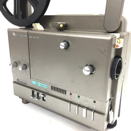 Nr.8720 -- Fujica Fujicascope SD -Auto voor Super 8mm films met en zonder geluid, Halogeenlamp, bediening met relais gestuurde tiptoetsen, projector heeft service beurt gehad en werkt goed