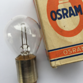 Nr. R200   Osram toonlamp 8133  -- 6 volt 5 A  bajonet, zie afbeelding