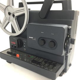 Nr.8861 - Bauer T520 Duoplay voor Super 8 mm films met of zonder geluid,sterke 150W.halogeenlamp, tot 240meter spoelen 20W.versterker etc. heeft service beurt gehad, beeldteller werkt slecht verder prima machine loopt mooi