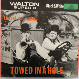 Nr.6520 --Super 8 sound, Laurel en Hardy Towed in a Hole, 120 meter zwartwit met Engels geluid in orginele  doos