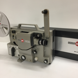 Nr.8885 -- EUMIG super 8 projector met buizenversterker voor super 8 films met of zonder geluid. Lens Eumig Euprovar F;1.3 F:13-25 mm losse halogeenlamp 12V 100 W  Spoel capaciteit: 120 m. heeft service beurt gehad en werkt goed