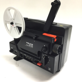 Nr.8830 -- Yelco Sound DS-607M voor super 8 mm films met of zonder geluid lens: Zoom f: 1,4 F: 15-25 mm halogeenlamp: 100 W, 12 V, EFP  180 m.spoelen, projectiesnelheid: 18, 24 fps, heeft service/revisie beurt gehad en werkt zeer goed