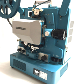 16mm Hokushin X350 met 350 watt xenonlamp,  20watt versterker, opt./mag.geluid,600 meter spoelen, zoomlens, deze projector heeft resent een service beurt gehad en is in goede staat, incl.deksel. Alleen ophalen, word niet verzonden* bel eerst PRIJS 895,00