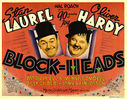 Nr.1208 -- 9,5 mm speelfim  --  Laurel et Hardy - Têtes de Pioches (Block-Heads) 1938, zwartwit silents bestaat uit 5 delen van ca.120 meter in de orginele dozen van Film Office