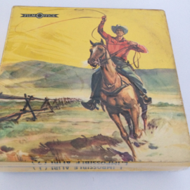 Nr.1224--9,5mm speelfilm-- Kit Carson Western , zwartwit silent bestaat uit 2 delen van ca.120 meter in orginele Film Office dozen