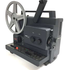 Nr.8861 - Bauer T520 Duoplay voor Super 8 mm films met of zonder geluid,sterke 150W.halogeenlamp, tot 240meter spoelen 20W.versterker etc. heeft service beurt gehad, beeldteller werkt slecht verder prima machine loopt mooi