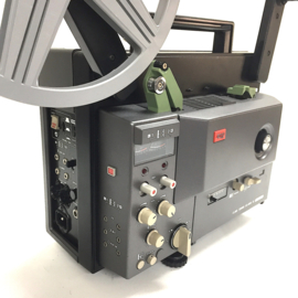 Nr.8855 -- Elmo Sound GS-800 M STEREO super 8 mm films met of zonder geluid, 2x 8W. versterker, geschikt voor 240 meter spoelen, halogeenlamp, heeft service/revisie beurt gehad en werkt perfect,geleverd in orginele doos
