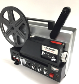 Nr.8616 -- TACNON Soundmatic 606 voor Super 8 films met en zonder geluid, sterke halogeenlamp 12v-100w. spoelen tot 180 meter, zoomlens, projector heeft service beurt gehad en werkt goed