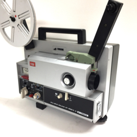 Nr.8740 -- Perfecte Elmo Sound ST-600D M --  2-Track voor super 8 mm film met of zonder geluid zoomlens f: 1,3 F: 15-25 mm ,sterke halogeenlamp: 100 W, 12 V, EFP, spoel capaciteit: 180 m.,heeft service/revisie beurt gehad en werkt goed