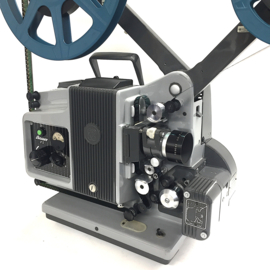 Nr.8896 -- in orginele en in zeer goede staat verkerende Bauer P5 voor 16mm films zonder geluid, , mooie Isco-Gottingen Kiptagon 1:1,3/50 lens, tot 750 Watt lamp, gewoon 220V. , projector heeft service/revisie beurt gehad en werkt prima