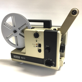 Nr.8410 --NIEUW model Eumig 624 D voor Dubbel 8 mm en Super/Single 8 mm film,met halogeenlamp 12V-100W.,Projectie snelheid: 0, 3, 6, 9, 12, 18 fps film invoer: automatisch ,heeft service beurt gehad en is in uitstekende staat