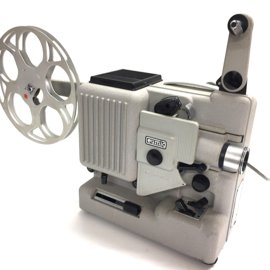 Nr.8726 -- Voor de liefhebber, Eumig P8 Phonomatic,voor Dubbel 8 films, de projector bevat een audioband synchronisatieunit aan de achterzijdellamp : 12v 100w  , Lens : Eupro-Zoom 1,3/ F 15-25,  projector is in goede staat en werkt nog goed