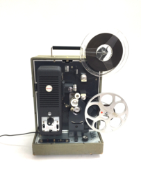 Nr.8736  -- standaard 8 geluid KODAK Sound 8 projector voor Dubbel/Normaal 8 films uit 1962, de projector is werkend, voor films met en zonder geluid, projector is getest met film en werkt naar behoren, deksel is niet aanwezig, zeldzame projector uit 1962