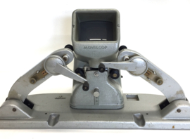 Zeiss Ikon 16mm filmviewer , mooi scherp beeld , is klein en compact, geheel inklapbaar zie foto's, met omspoelers van Siemens geschikt voor 500 meter spoelen, heeft service beurt gehad en werkt goed