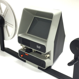 Nr.8865 -- Pallas FB500 Viewer super 8 mm film grootte van het scherm : 70 x 100 mm lamp : 10 W , 6 V spoel capaciteit : 180 meter,heeft service beurt gehad en werkt goed