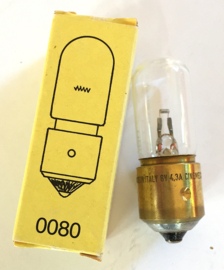 Nr. A147 -- Cinemeccanica Milano toonlamp nr.080 - 6 volt 4.3 Amp. Bajonet doorsnee 20 mm.