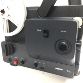 Nr.8831 -- Bauer T170 Sound Filmprojector voor Super 8 mm films met en zonder geluid, zeer makkelijke bediening zoomlens: Isco- f 1,5 F: 16,5-30 mm , Spoel capaciteit: 180 m. heeft service/revisie beurt gehad en werkt goed en makkelijk