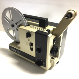 Nr.8410 --NIEUW model Eumig 624 D voor Dubbel 8 mm en Super/Single 8 mm film,met halogeenlamp 12V-100W.,Projectie snelheid: 0, 3, 6, 9, 12, 18 fps film invoer: automatisch ,heeft service beurt gehad en is in uitstekende staat