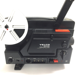 Nr.8830 -- Yelco Sound DS-607M voor super 8 mm films met of zonder geluid lens: Zoom f: 1,4 F: 15-25 mm halogeenlamp: 100 W, 12 V, EFP  180 m.spoelen, projectiesnelheid: 18, 24 fps, heeft service/revisie beurt gehad en werkt zeer goed