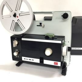 Nr.8725 --Elmo GP-E voor dubbel 8 mm en super 8 mm film, 150W halogeenlamp,variabele snelheid ( 14-24 fps) projector heeft service beurt gehad en werkt goed, incl.deksel
