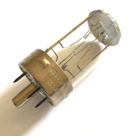 Nr. A192 -- projectie lamp 220 volt 150 watt made in USA 6284C/05 - 4 pins