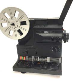 Nr.8849 -- Eumig S938 STEREO Sound, voor super 8 films met en zonder geluid,zware 150W halogeenlamp, spoelen tot 180m. 2x 20W.versterker, heeft service/revisie beurt gehad, mist klein stukje van knopje hoge tonen maar verder prima bedienbaar, werkt prima