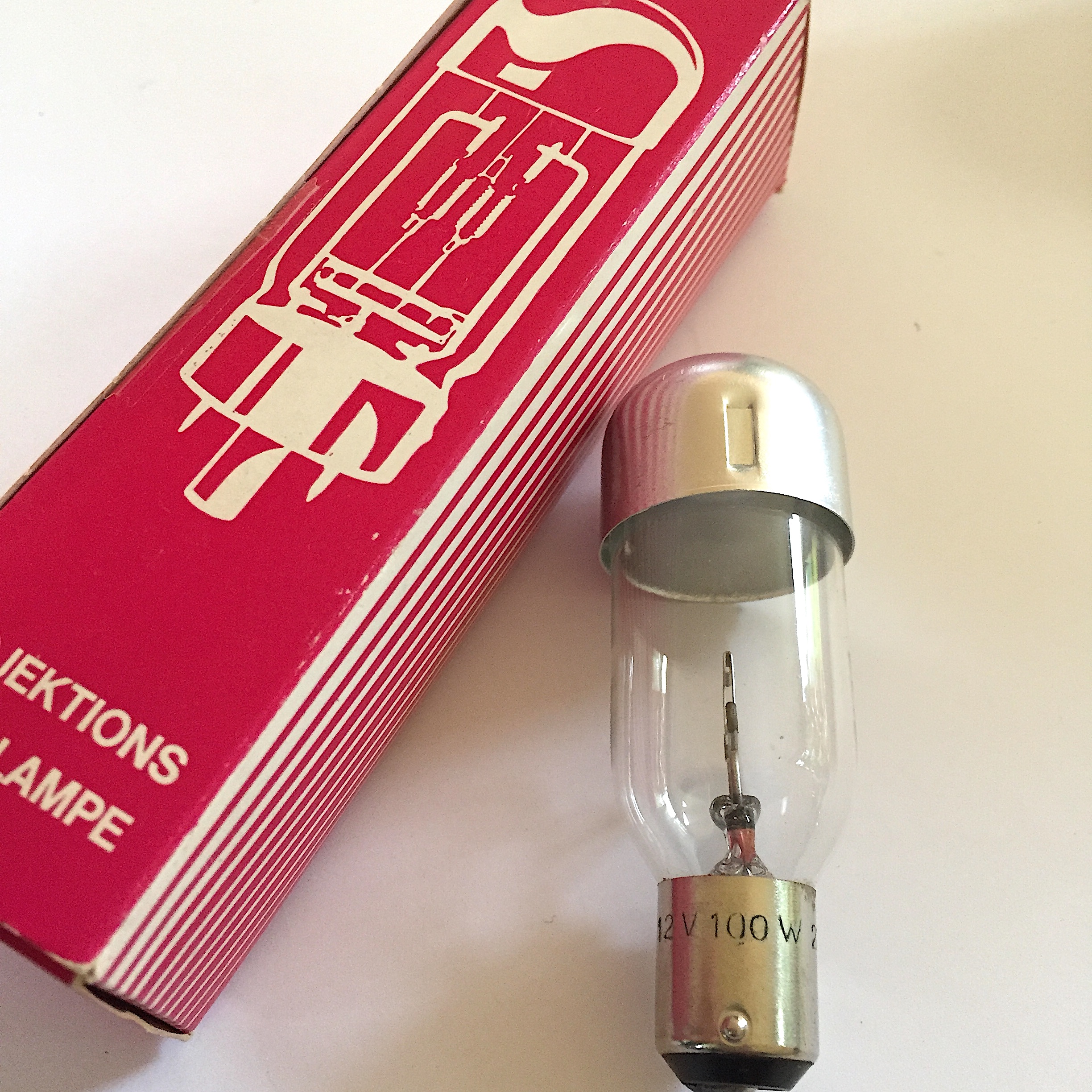 Nr. A047 projectielamp Lamp 12, 100W  bajonet klein