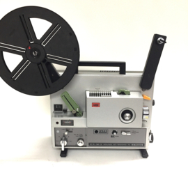 Nr.8858 -- Elmo ST-1200 HD 2-track voor Super 8 mm films, 150 watt halogeenlamp, geschikt VOOR 360 METER spoelen, 15W.zware versterker zeer solide projector heeft service/revisie beurt gehad en werkt prima
