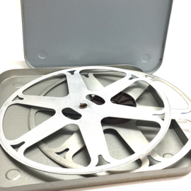 16mm metalen splitspoel voor 650 meter 16mm film op kern in metalen vierkanten doos