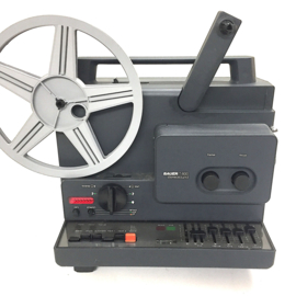Nr.8876 --  Bauer T600 Stereosound - Super 8 mm films, 150W.halogeenlamp, 2x 20 w. versterker, 240m.spoelen,Schneider zoomlens, LET OP dig.beeldteller werkt niet ,maar meestal toch nooit gebruikt, nieuwe motorsnaar,heeft service beurt gehad en werkt prima
