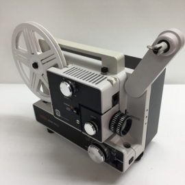 Nr.8836 -  Eumig Mark 610 D voor  silent standaard 8 & Super 8 mm films.  Eumig  zoomlens f: 1.3 F: 15-30 mm sterke halogeen Lamp: 100 W, 12 V, heeft onderhouds beurt gehad en werkt  goed