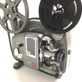 Nr.8857 -- Projector voor Normaal/dubbel 8 films zonder geluid Bolex-Paillard 18-5 L Normaal 8 Automatic, 120 meter spoelen, Bolex Hi Fi 15-25 mm,  gegoten aluminium machine, deksel aanwezig heeft service beurt gehad en werkt goed