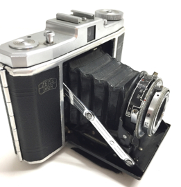 Zeiss Ikon Nettar Jaren 1950 Zeiss Ikon Nettar Velio Novar Anastigmat 75mm F4.5 fotocamera,6 x 6 film jaren '50 camera is in goede werkzame staat