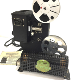 Nr.8852 - Kodak Kodascope Eight model 40  uit 1934 ,voor dubbel8 films ,in perfecte staat met nieuwe lamp,handleiding en trafo, heeft service beurt gehad en werkt goed