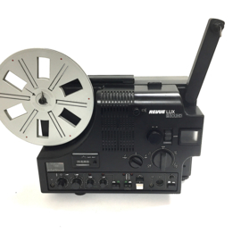 Nr.8859 -Revue Lux 2 Sound (Chinon Sound 9500) voor super 8 mm films met of zonder geluid, 150W halogeenlamp opt/mag.geluid, 180m. spoelen zeer uitgebreide projector, heeft service/revisie beurt gehad en werkt prima