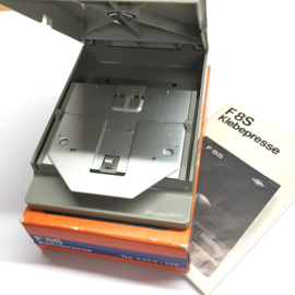 AGFA super 8 plakpers F8S makkelijk plakpersje voor Super 8 films, incl.handleiding en tape in orginele doos