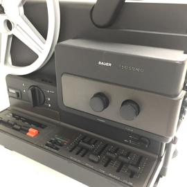 Nr.8856 -2- Bauer T510 STEREO voor Super 8 films met of zonder geluid, 150 W halogeenlamp, 240m.spoelen, gelijkstroommotor, 2 x 20W.versterker, heeft service/revisie beurt gehad en werkt als nieuw