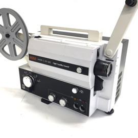 Nr.8902 -- Eumig Mark S 810 High Quality Sound  Lux voor Super 8 mm film met of zonder geluid ,licht sterke lens: Eumig Suprogon Zoom f : 1.2 F : 12,5-25 mm lamp : 100 W , 12 V  versterker: 2-6 W,  heeft service beurt gehad en werk prima