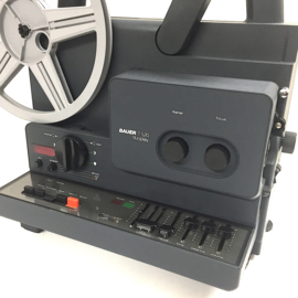 Nr.8861 - Bauer T520 Duoplay voor Super 8 mm films met of zonder geluid,sterke 150W.halogeenlamp, tot 240meter spoelen 20W.versterker etc. heeft service beurt gehad, beeldteller werkt slecht verder prima machine loopt mooi