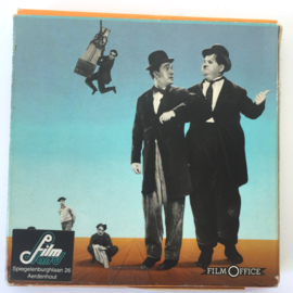 Nr.6970 --Super 8 silent-- ,, Laurel en Hardy hulp in de huishouding, 60 meter zwartwit silent, in orginele doos