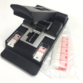 Agfa professionele plakpers F8s automatic  (single8 en super8) volledig automatische plakpers voor lassen met tape, plakpers is in goede staat , met tape en handleiding in orginele doos
