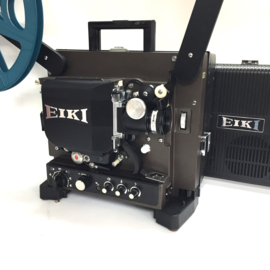 Nr.8431 -16mm- Eiki NT,zwarte uitvoering met halogeenlamp: ELC 24V 250W.,  versterker 20Watt, optisch/magnetisch geluid, basislens 50mm., spiekerkap, heeft service beurt gehad en is in zeer goede staat.