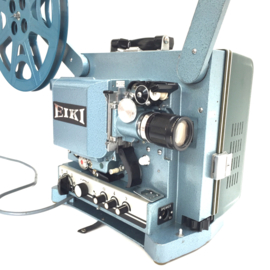 NR.8548--16mm -- EIKI Model RT-2 ,voor optisch en magnetisch geluid, versterker 15 watt.,zoomlens (converter) 250 watt halogeenlamp, spoelen tot 600meter, deksel met spieker en snoer,de projector heeft service beurt gehad en is in uitstekende staat