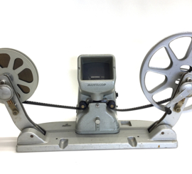 Zeiss Ikon 16mm filmviewer , mooi scherp beeld , is klein en compact, geheel inklapbaar zie foto's, met omspoelers van Siemens geschikt voor 500 meter spoelen, heeft service beurt gehad en werkt goed