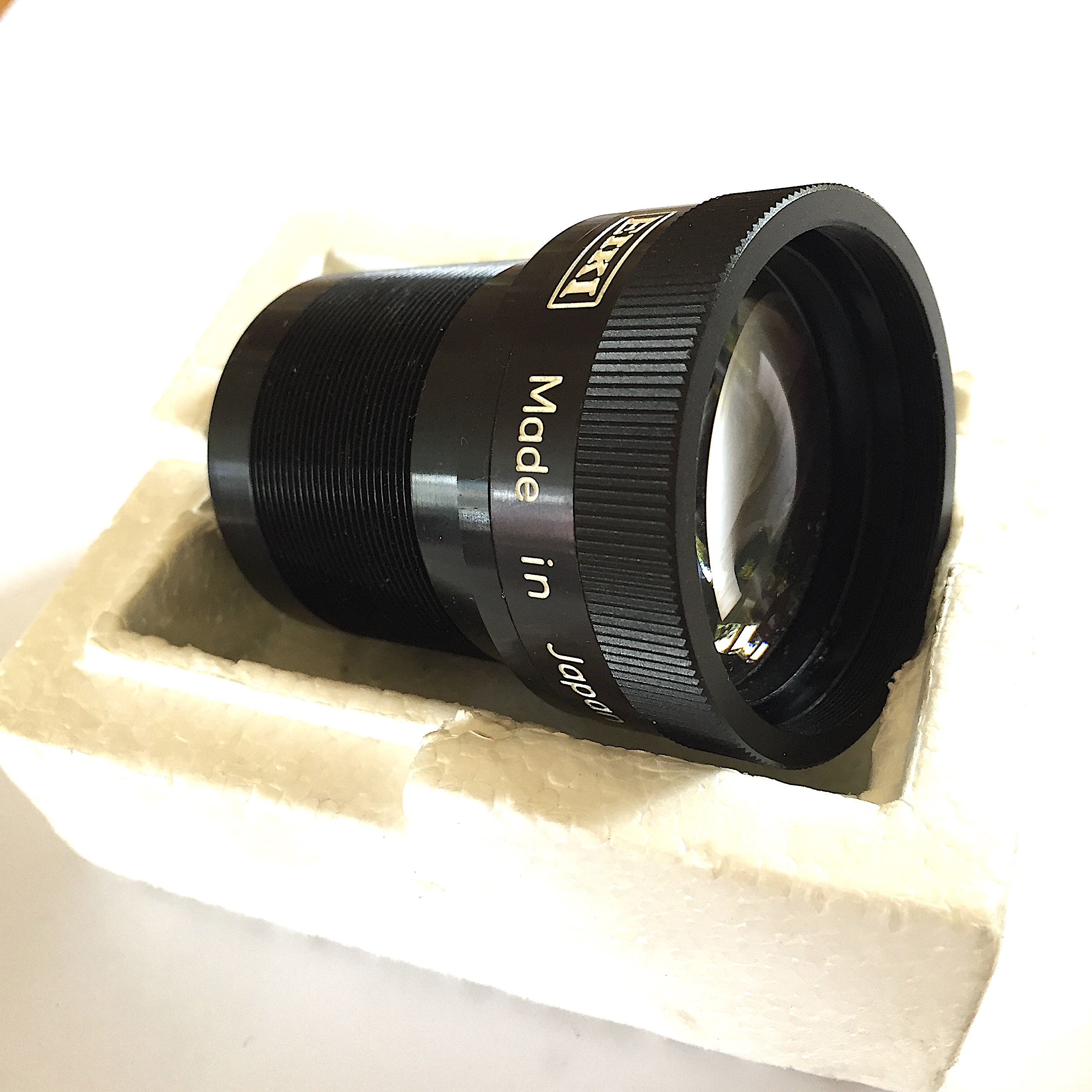 PL059 -- 16mm -- Eiki Super-16 projectie lens , zeer lichtsterke lens 1.2/50mm doorsnee schroef  42.5 mm. voor de meeste  Eiki/Bauer projectoren, lens is in goede staat