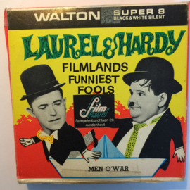 Nr.6776 --Super 8-- Laurel en Hardy Men o War,  zwartwit 60 meter Silent in orginele fabrieks doos